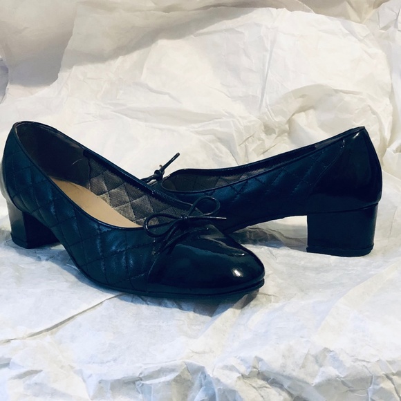 Handmade in Italy Quilted Leather Captoe Pumps - Picture 13 of 15